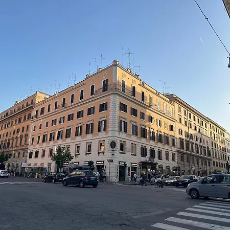 לינה וארוחת בוקר Candia 4*