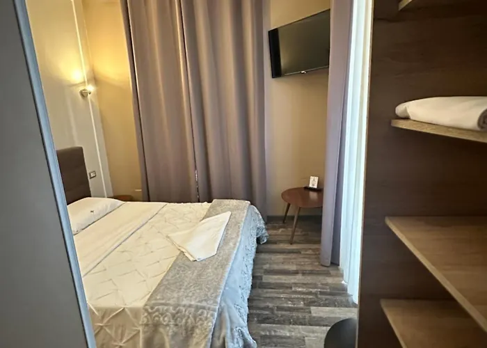 לינה וארוחת בוקר Candia רומא