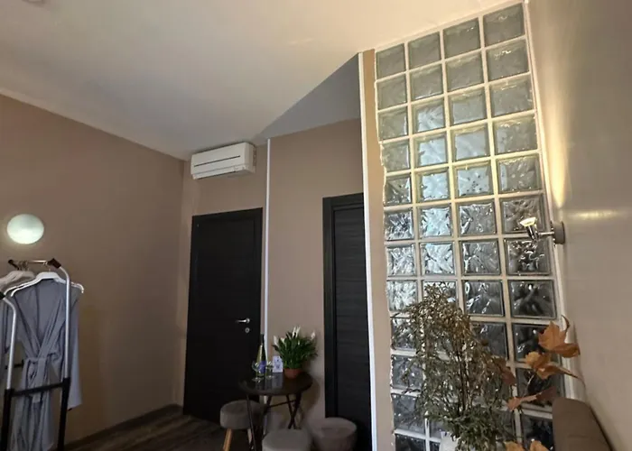 לינה וארוחת בוקר Candia 4*