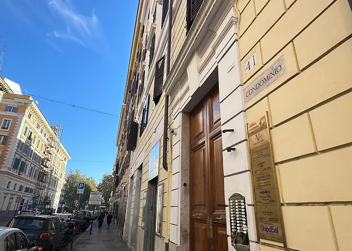 לינה וארוחת בוקר Candia 4*