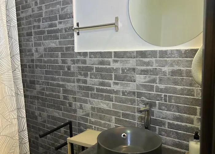 לינה וארוחת בוקר Candia 4*