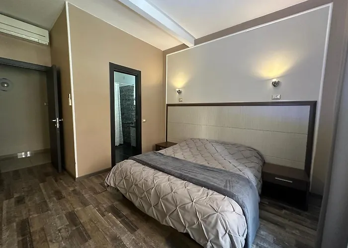 לינה וארוחת בוקר Candia רומא