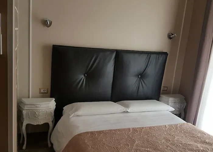 לינה וארוחת בוקר Candia רומא